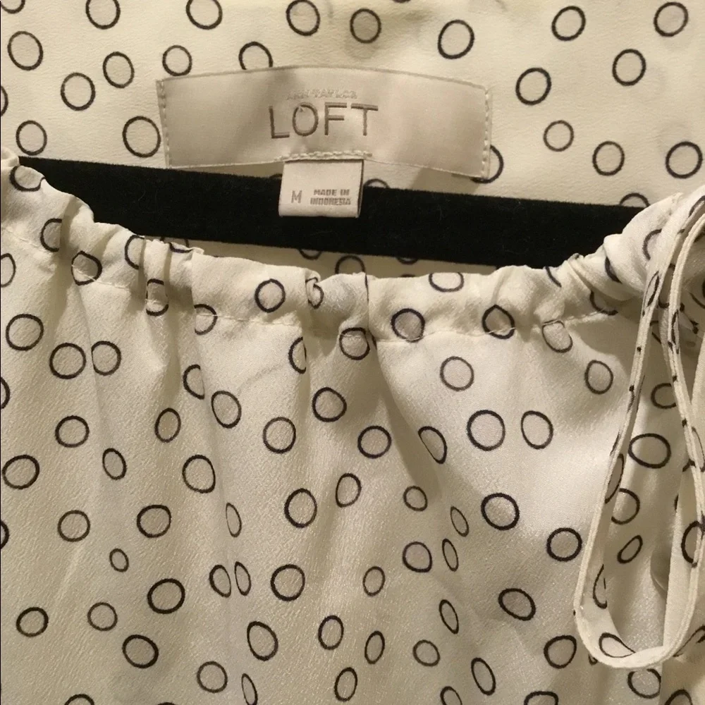 ⭕️ LOFT Ruffle Top ⭕️ - Picture 3 of 6